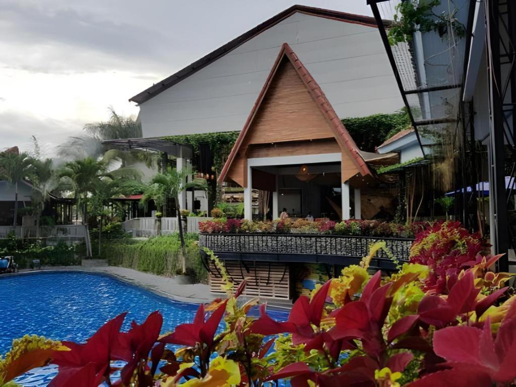 Bukit Daun Hotel And Resort Kediri  Dış mekan fotoğraf